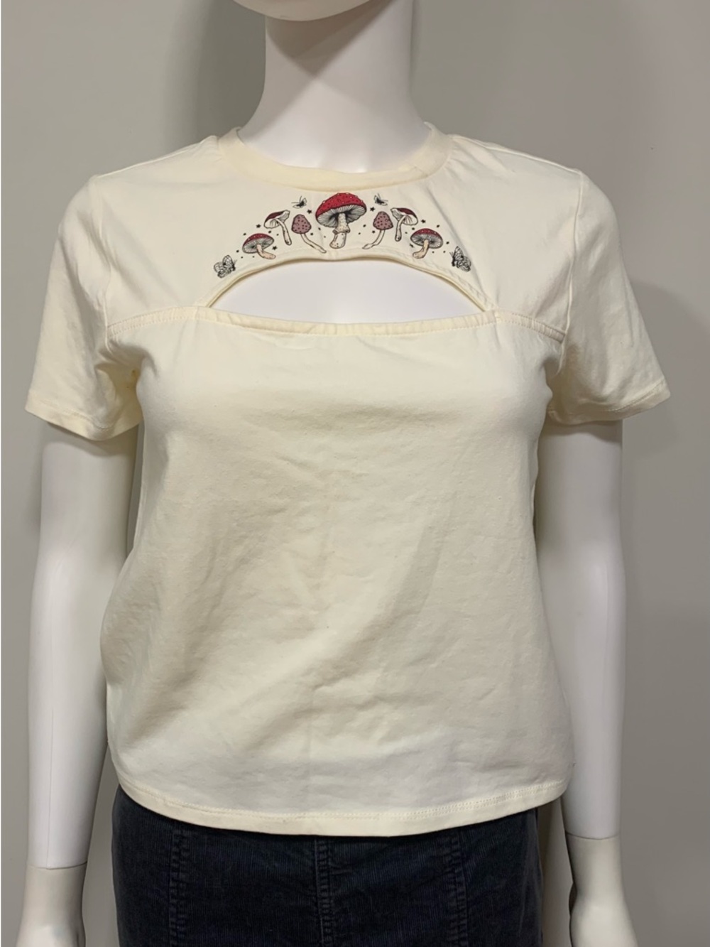 Hot Topic Mushroom Graphic Cut Out T-Shirt Ivory Size SM Hot Topic Y2K Trendy